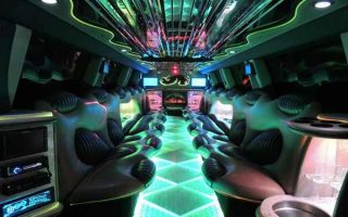 Hummer limo Aventura interior